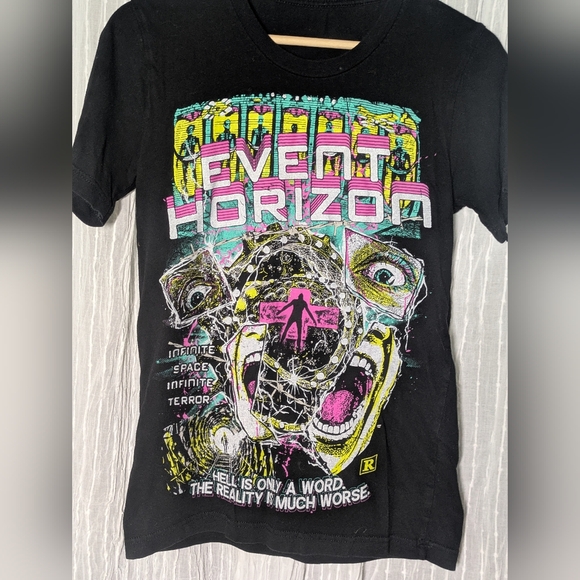 🎟️Event Horizon Black Graphic T-Shirt🎟️ - Picture 3 of 7
